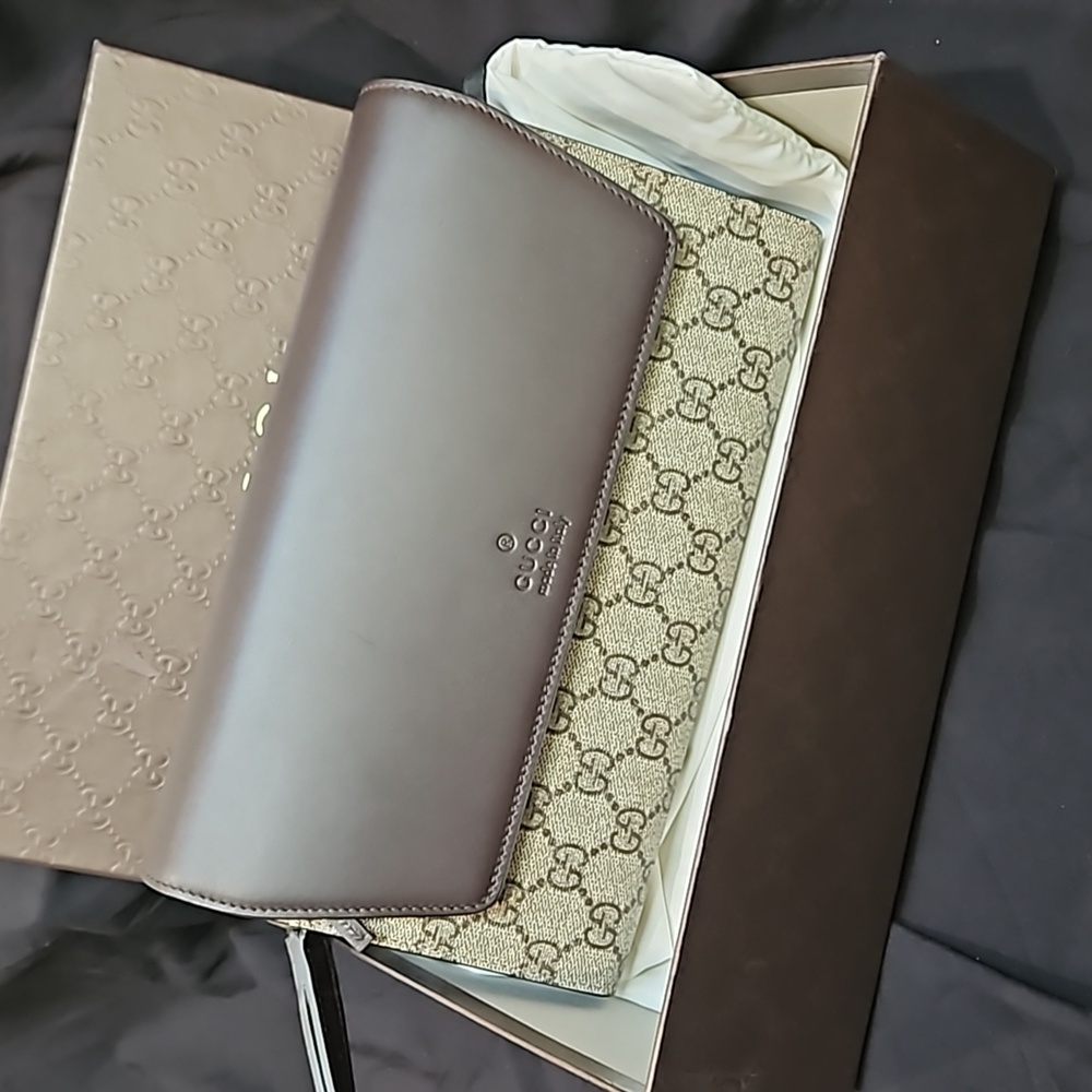 Gucci Supreme GG Clutch